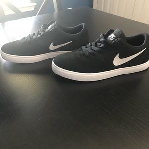 Nike SB Tennis Shoes